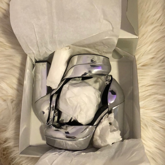 Shellys Metallic Platforms - Picture 8 of 8